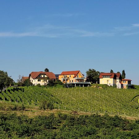 Bed and Breakfast Weinhof Reichmann Sankt Peter am Ottersbach Exterior foto
